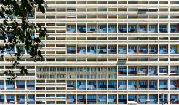 Architecture des années 30 à Paris, focus sur les œuvres de Le Corbusier et Robert Mallet-Stevens. Découvrez les immeubles de cette époque.